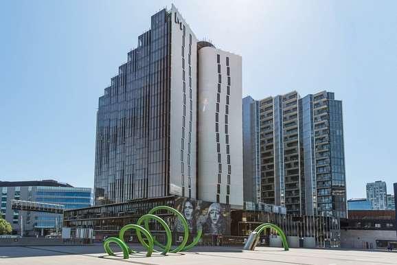 Peppers Docklands Hotel Melbourne Bagian luar foto The University of Salford